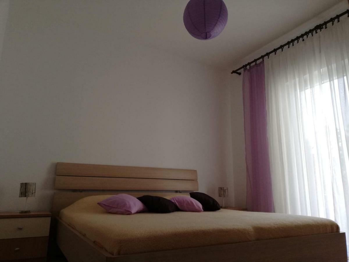 Spacious Family Apartment With Parking In The Shade And Barbecue House Šibenik Extérieur photo