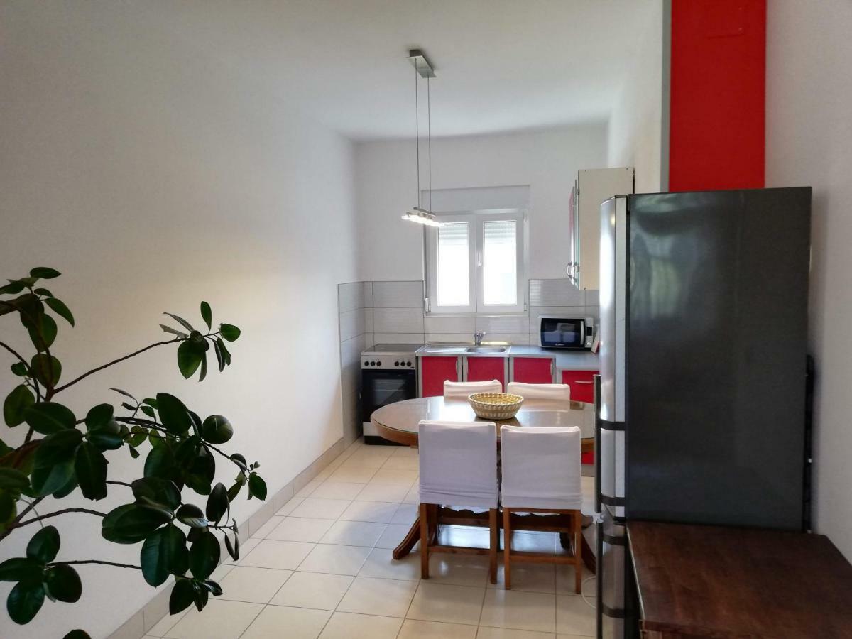 Spacious Family Apartment With Parking In The Shade And Barbecue House Šibenik Extérieur photo